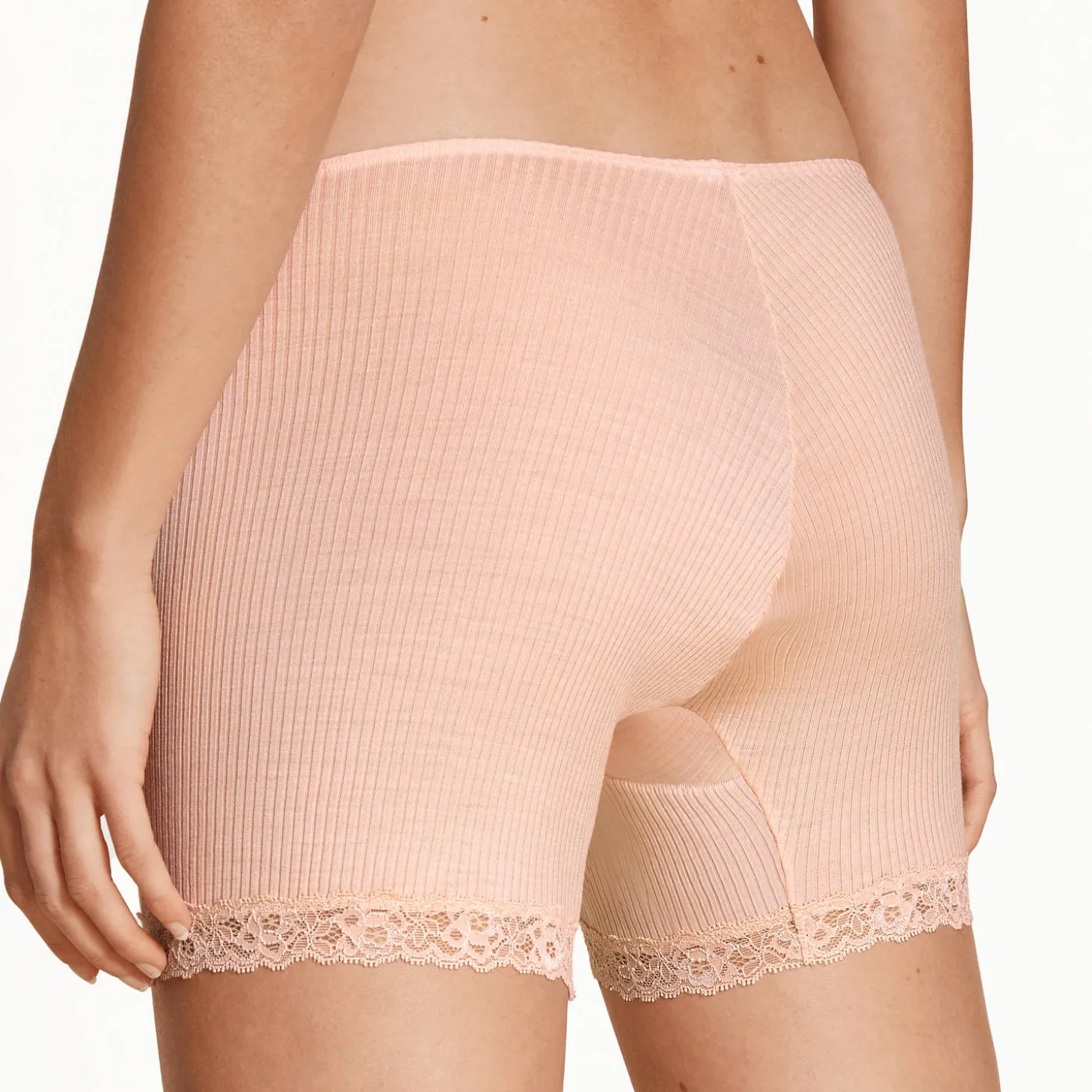 Short En Laine Et Soie