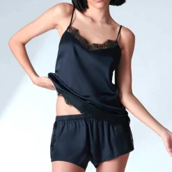 Short En Satin