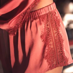 Short En Satin