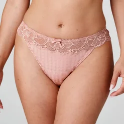 String Dentelle