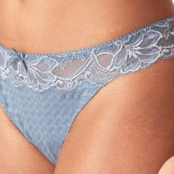 String Dentelle
