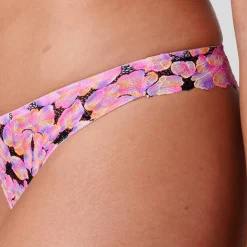 String En Dentelle