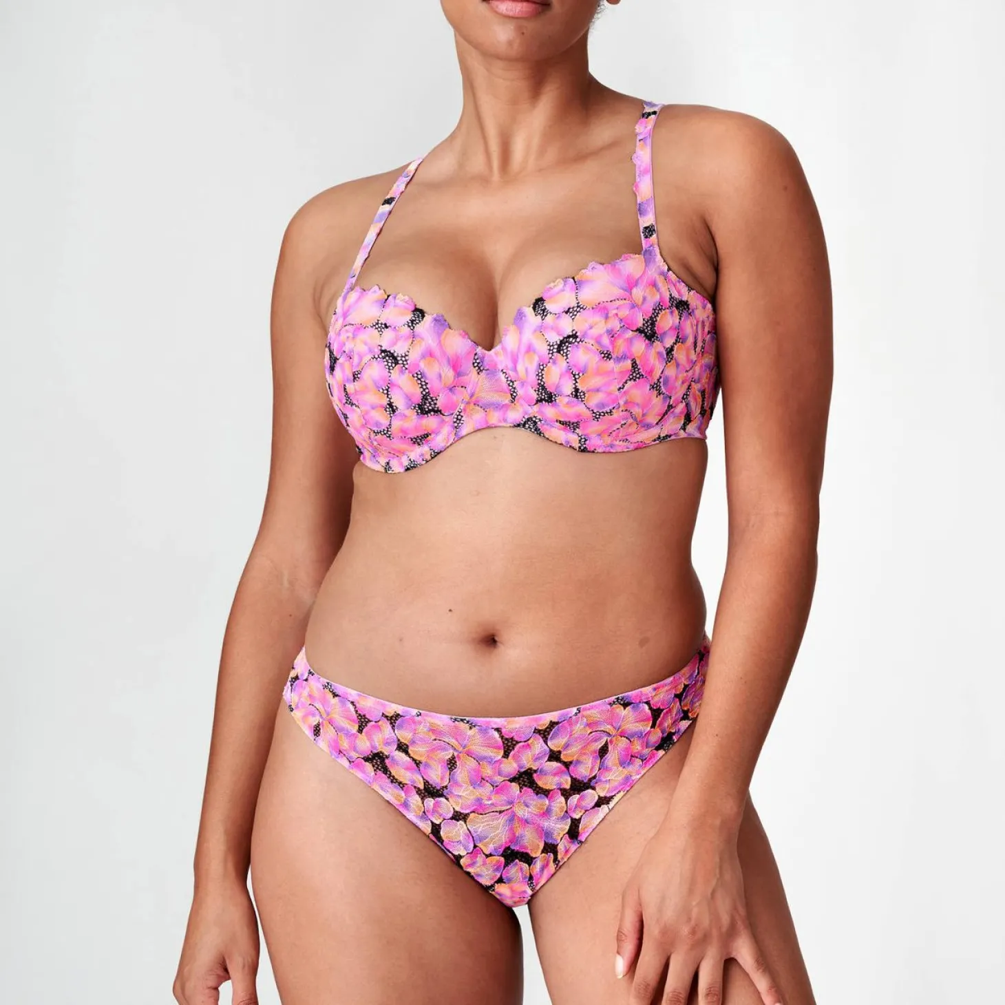 String En Dentelle
