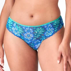 String En Dentelle