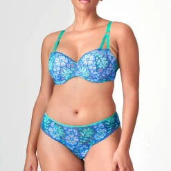 String En Dentelle