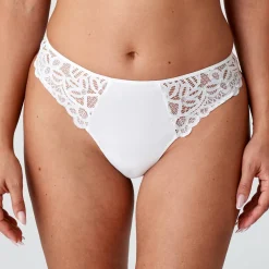 String En Dentelle