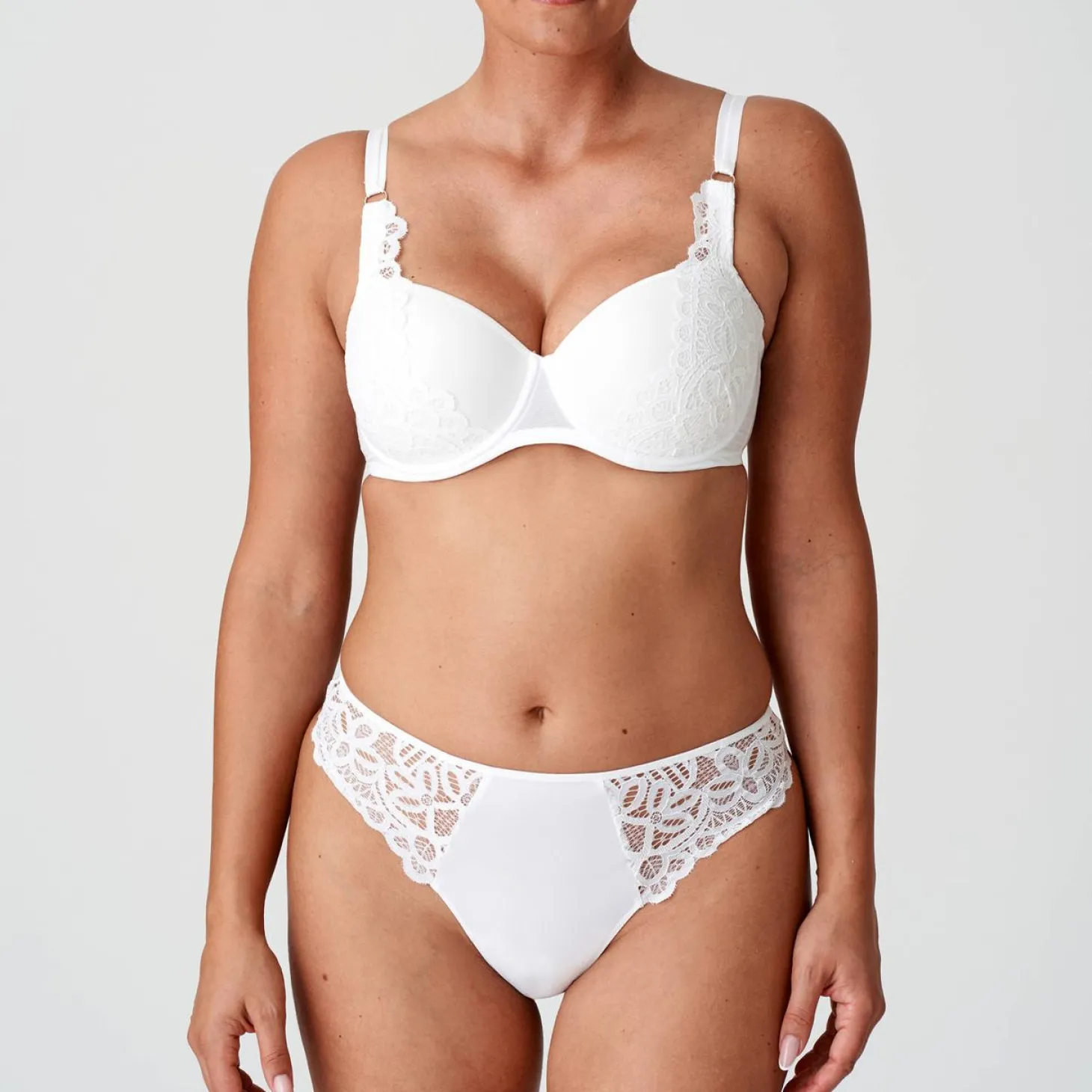 String En Dentelle