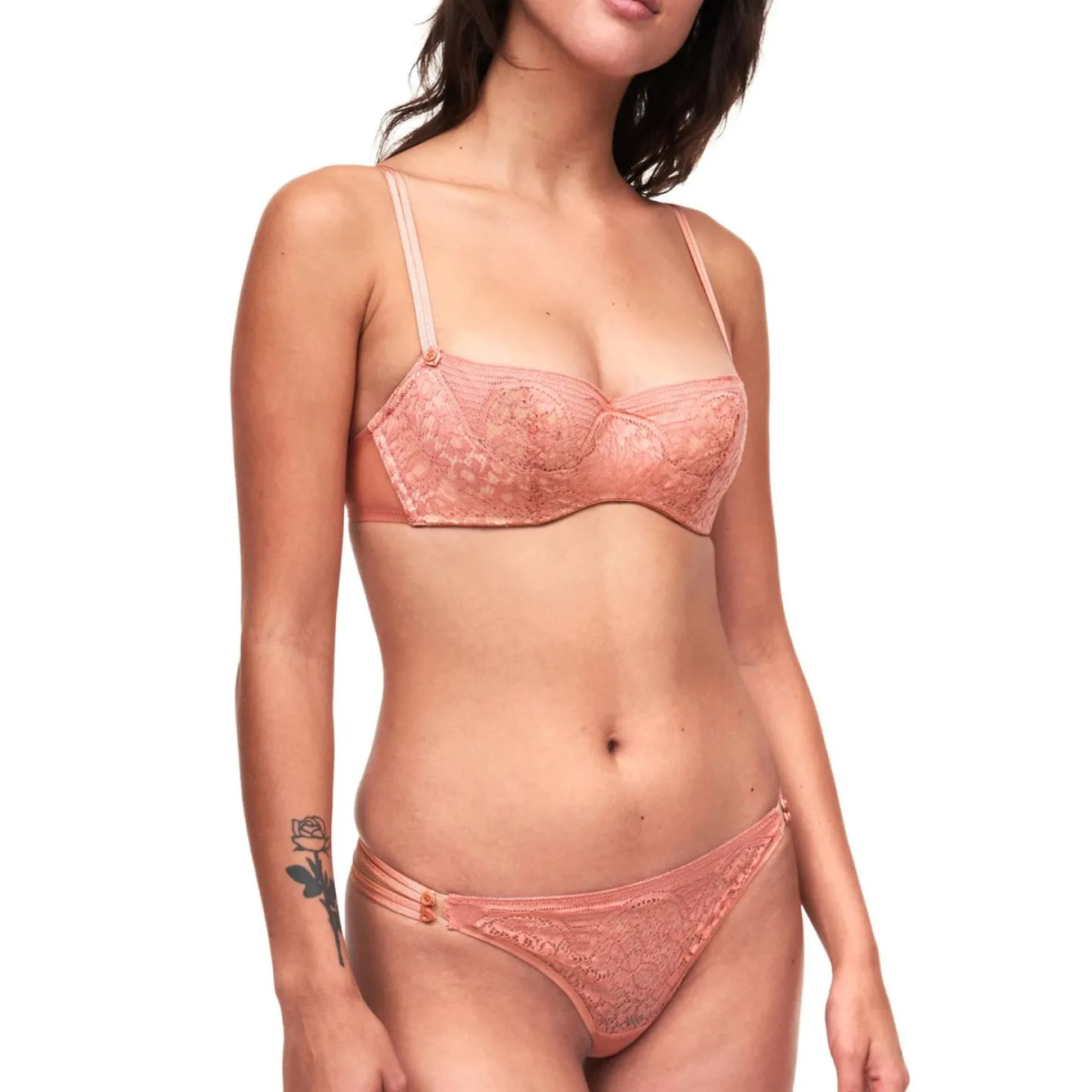 String En Dentelle