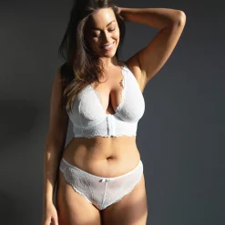 String En Dentelle