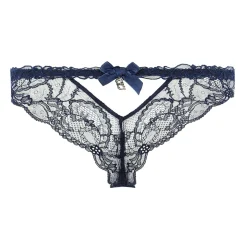 String En Dentelle