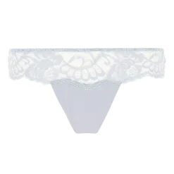 String En Dentelle