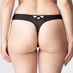 String En Dentelle