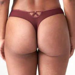 String En Dentelle