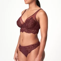 String En Dentelle