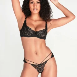 String En Dentelle