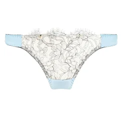 String En Dentelle