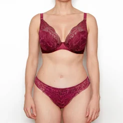 String En Dentelle
