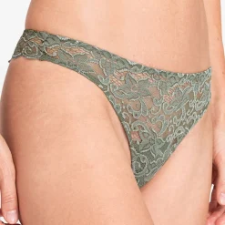 String En Dentelle