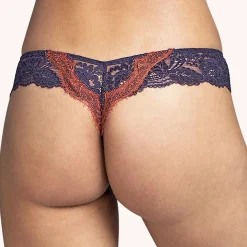 String En Dentelle