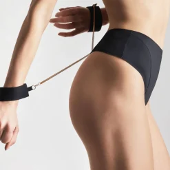 String Haut Ouvrable Avec Menottes