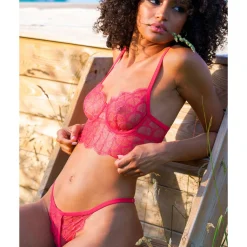 String Ouvert En Dentelle